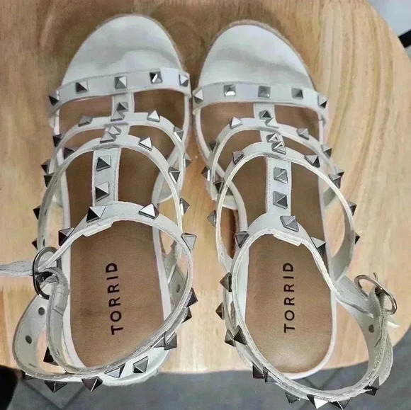 TORRID Studded Cage Platform Wedge size‎ 7WW - Picture 4 of 5